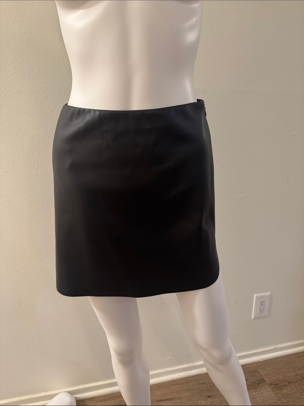 Commense Black Faux Leather Mini Skirt